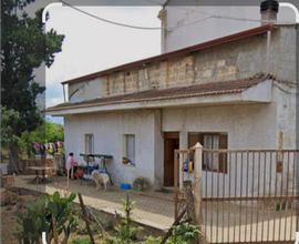 Casa con terreno annesso