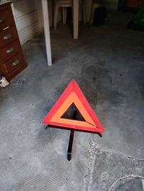 TRIANGOLO DI EMERGENZA SEGNALAZIONE STRADALE AUTO 
