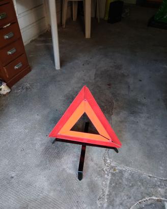 TRIANGOLO DI EMERGENZA SEGNALAZIONE STRADALE AUTO 