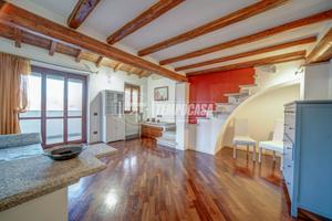 Appartamento a Cardano al Campo 3 locali