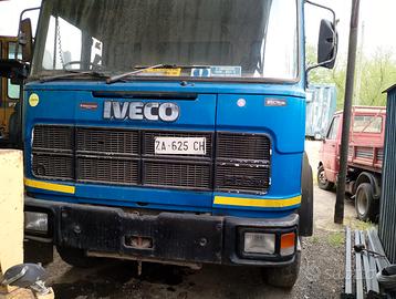 Autocarro Iveco 300