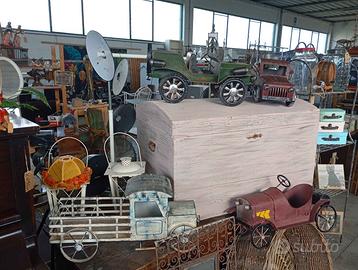 Auto in metallo porta vasi o libri cm 55