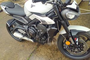 Moto Triumph street triple