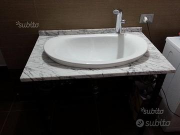 Arredobagno con Lavabo e Specchio