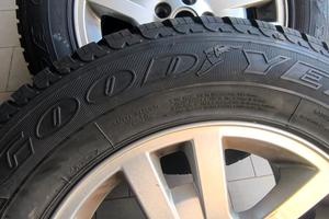  4 cerchi con gomme originali Freelander 2 
