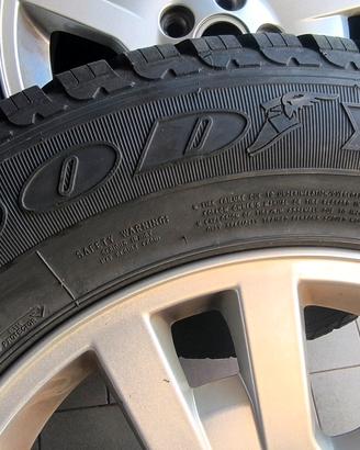  4 cerchi con gomme originali Freelander 2 