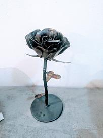 rosa artigianale da arredo in acciaio 