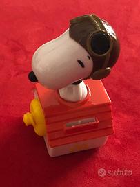 Snoopy nei panni del” Pilota  Assi”c/ cuccia