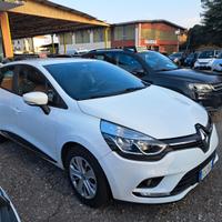 Renault Clio -Autocarro 4 posti