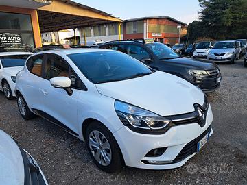 Renault Clio -Autocarro 4 posti
