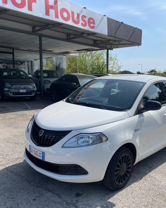 Lancia Ypsilon 1.0 FireFly 5 porte S&S Hybrid Gold