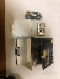 Nikon s2500 malfunzionante con scafandro e zaino