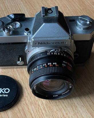 fotocamera NIKON Nikkormat Ft3 + grandangolo 24 mm