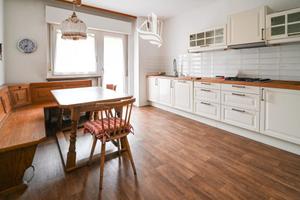 Ampio appartamento con due balconi e garage a Bolz