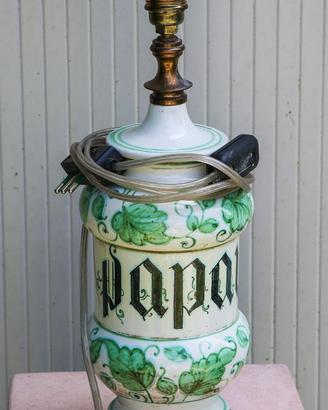 Lampada di ceramica ricavata da vaso di farmacia