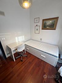 Cameretta con letto materasso