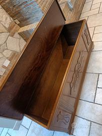 Cassapanca in legno decorata 