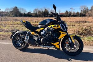 Diavel V4 04/2025 1800km