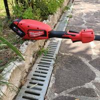 Decespugliatore a batteria Milwaukee 