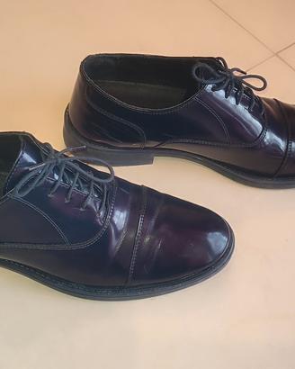 Scarpe uomo eleganti. in pelle blu. sicuro lucide