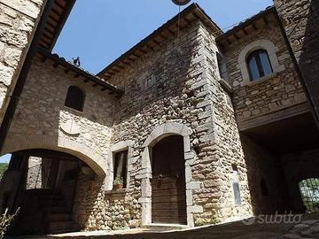 Casa indipendente di 130 m² con 4 locali e box aut