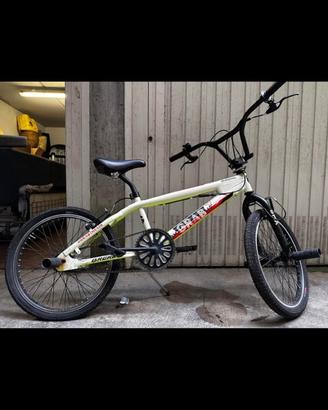 BMX bicicletta