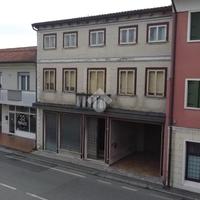VILLA A SCHIERA CENTRALE A PIOMBINO DESE