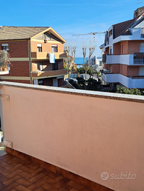 Casa solo mesi estivi.solo non residenti per peri