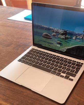 MacBook Air M1 2020 256GB: Batteria 97%, 48 cicli