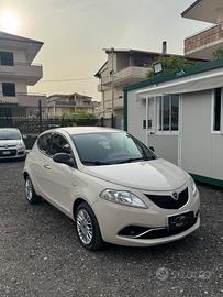Lancia ypsilon 1.2 benzina con poss GPL