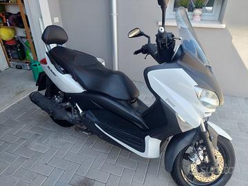 Yamaha X-Max 250