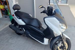 Yamaha X-Max 250