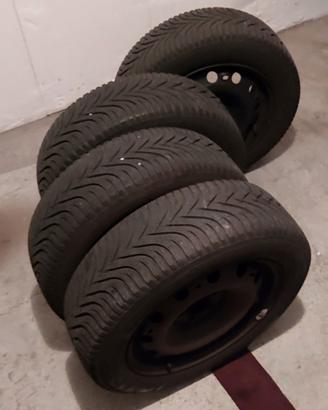 set di 4  gomme  usate invernali + cerchi in ferro