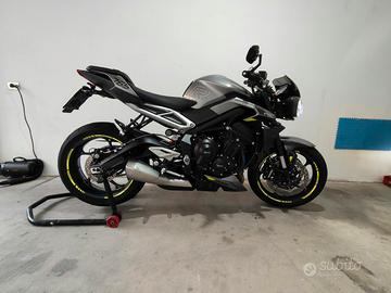 Triumph street triple 765