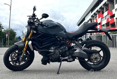 Ducati Monster 1200S