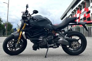 Ducati Monster 1200S