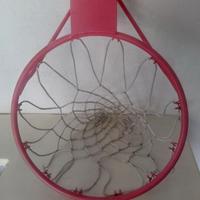 cesto con rete e tabellone per pallacanestro