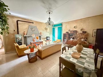 4 LOCALI A MONTEFIASCONE