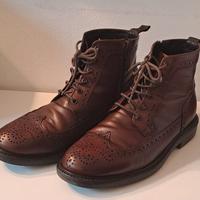 stivaletti in pelle da uomo con un design classico