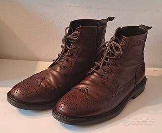 stivaletti in pelle da uomo con un design classico