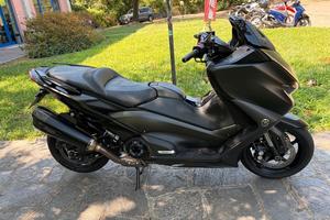 Yamaha TMAX 560 BLACK