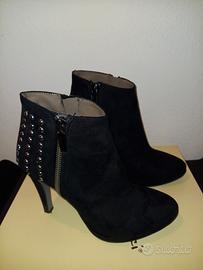 tronchetto nero con borchie e plateau, tacco 7cm 