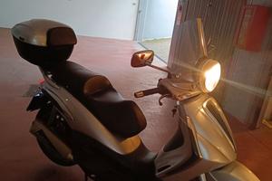 € 1200 -  Beverly 300 Tourer del 2009