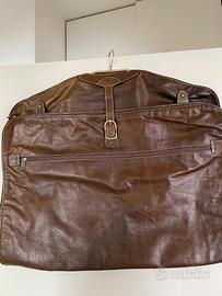 Due porta abiti in pelle