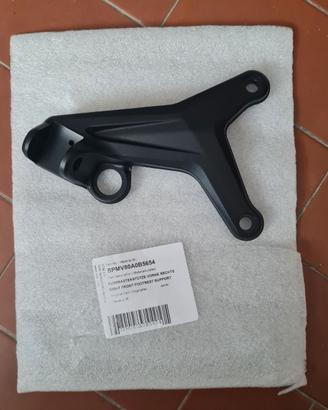 Supporto pedana pilota dx nero MV Agusta F3