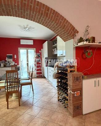 Casa semi indipendente con giardino in Tromello