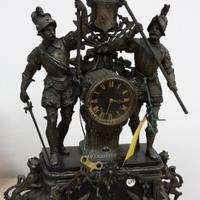 Antico orologio da tavolo