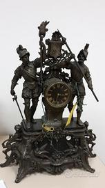 Antico orologio da tavolo