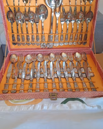 Servizio di posate vintage in acciaio