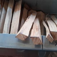 Legnetti accendifuoco e legna da ardere